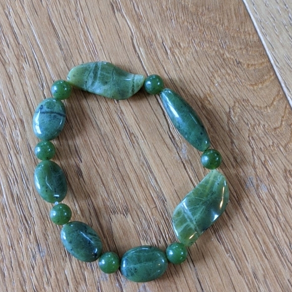 Handmade greeen stone necklace and bracelet. - Picture 5 of 6